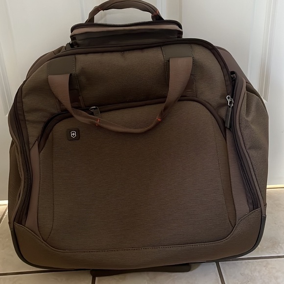 𝅺VICTORINOX Werks Traveler 3.0 WT 16” Wheeled Luggage Carry on Brown/Tan Unisex - Picture 1 of 15